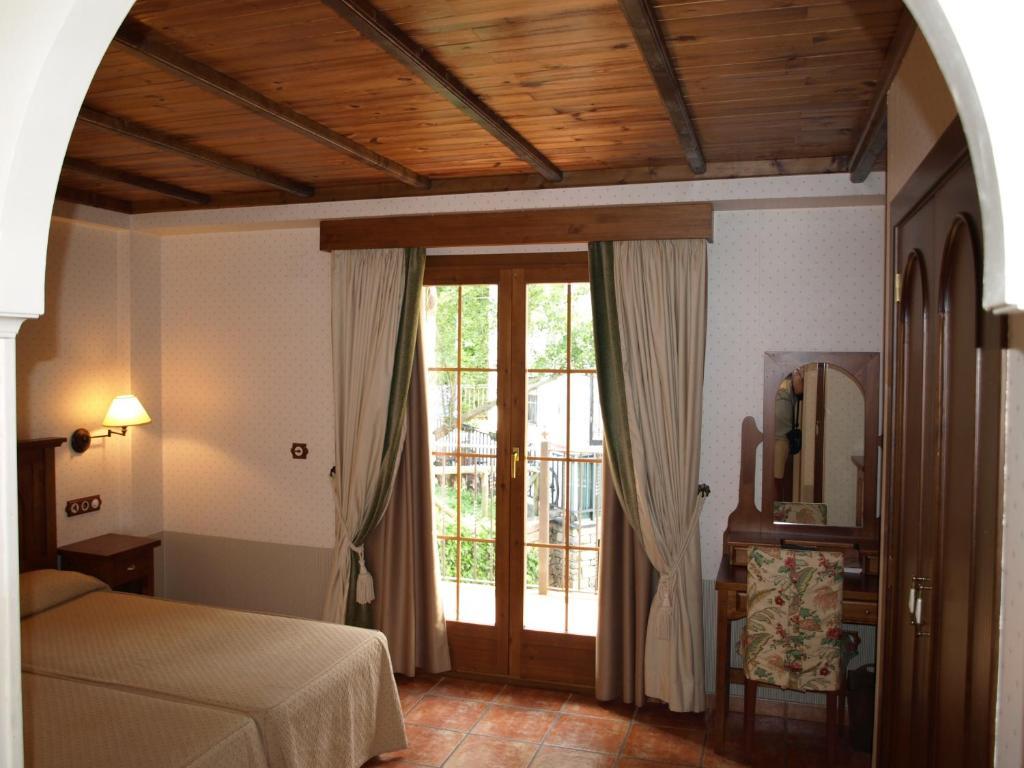 Hotel Bocale Sallent De Gallego Room photo